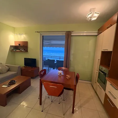 Daire Menigos 21 Glifada