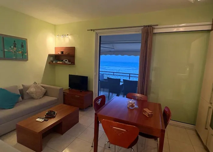 아파트 Menigos 21